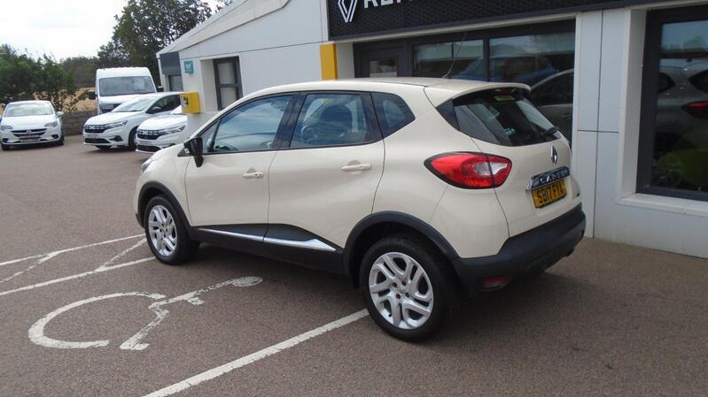 View RENAULT CAPTUR 1.5 Dynamique Nav dCi 90